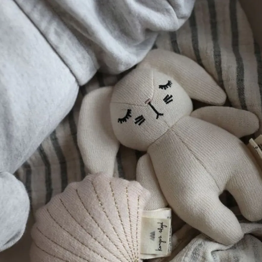 Rammelaar Mini Rabbit Off White - Konges Slojd